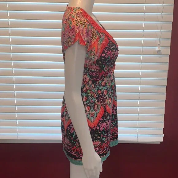 Beautiful EUC Covington Women's V-Neck Short Sleeve Top Size Medium Multicolored - Picture 2 of 12